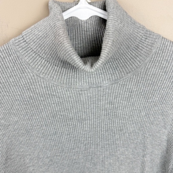 Lauren Ralph Lauren Gray Ribbed Turtleneck Sweater - Picture 2 of 9